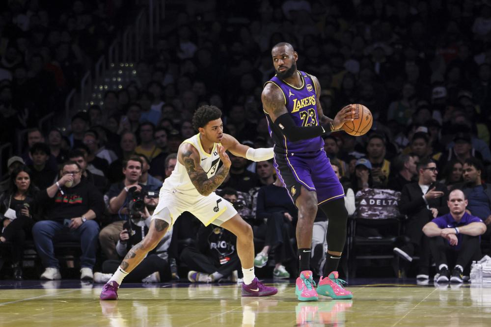 坚持三后卫 坚持三后卫