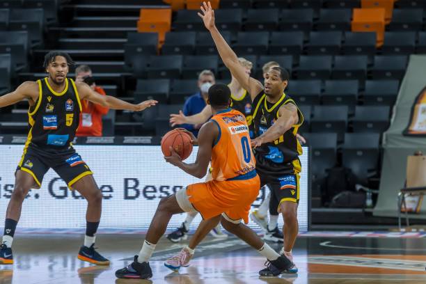 时也十分谨 时也十分谨